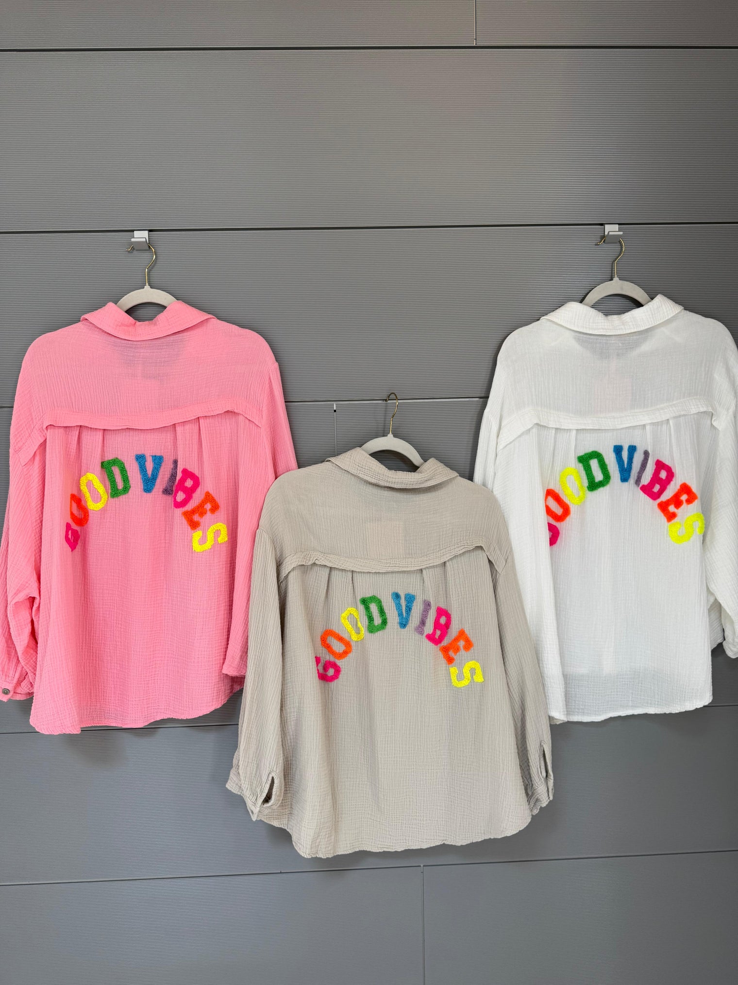 Musselin Bluse GOOD VIBES mit Rückenprint