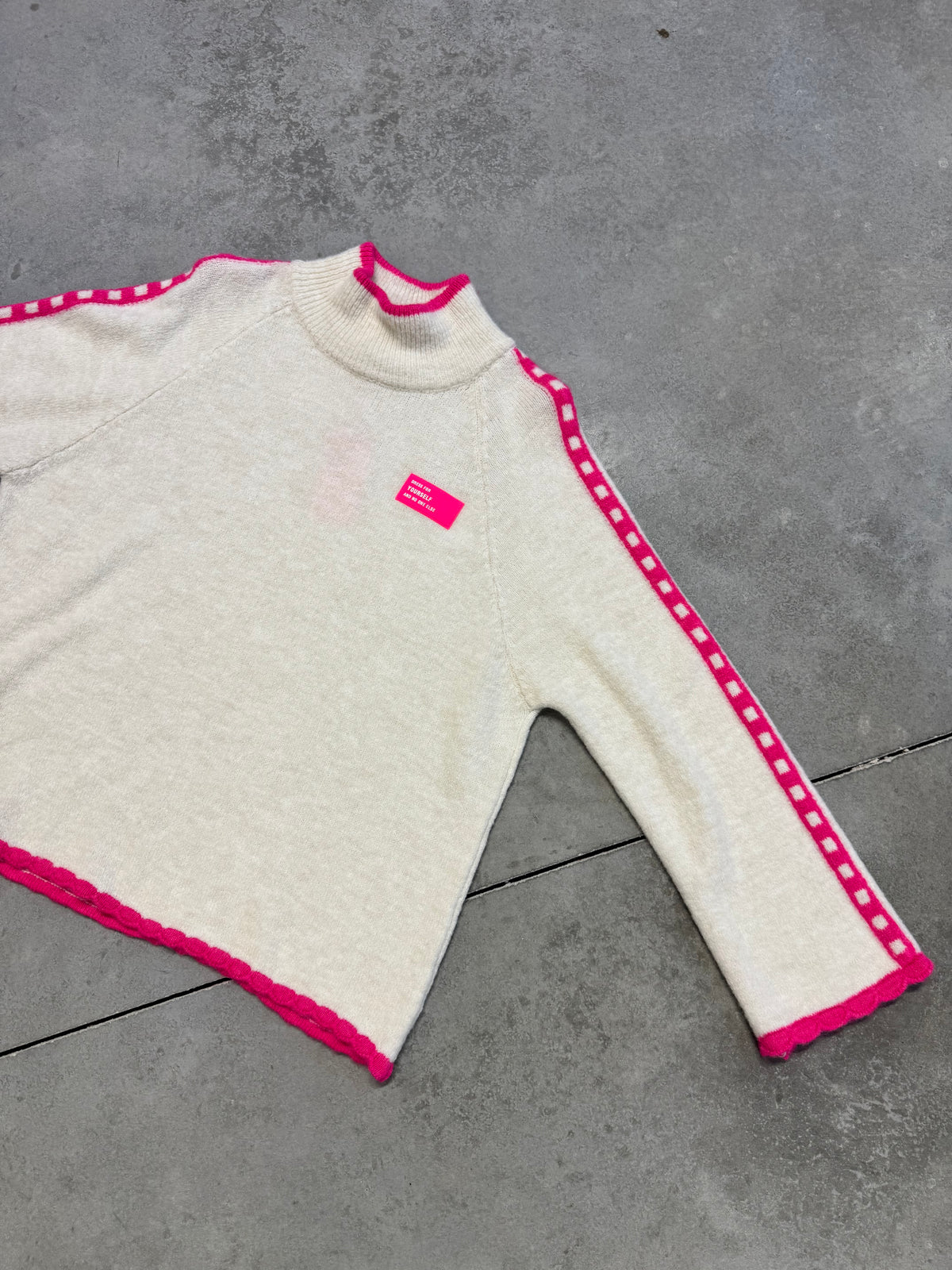 Pullover mit Patch DRESS FOR YOURSELF cremeweiß/pink