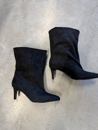 Velours Stiefelette mit kurzem Schaft schwarz