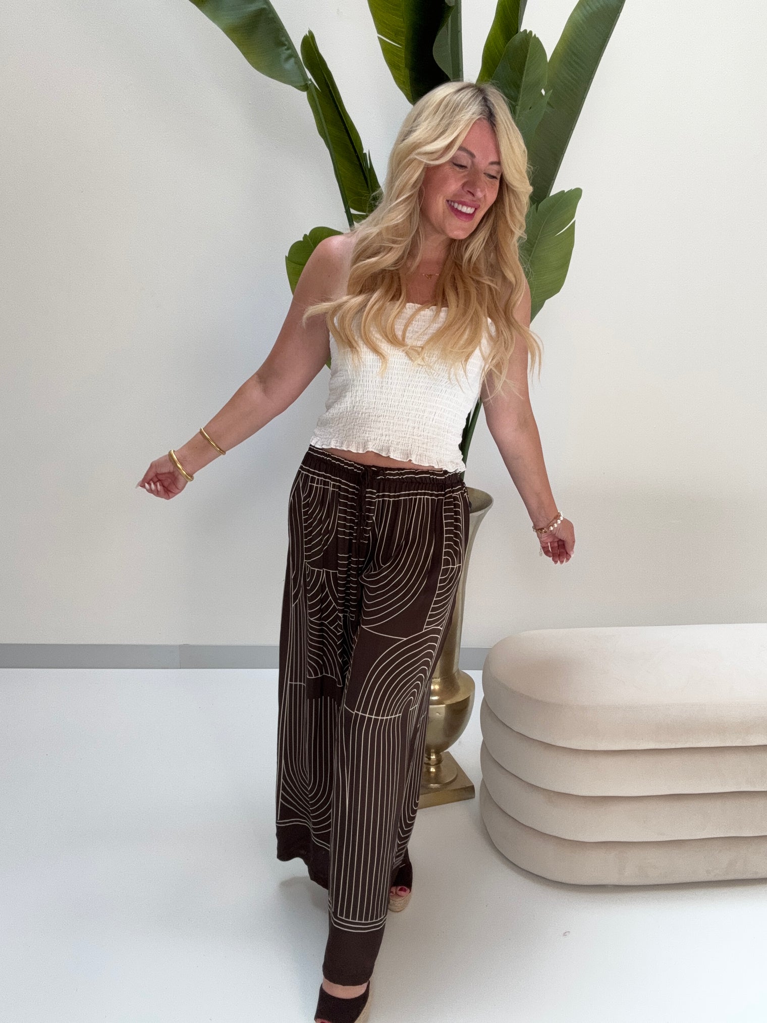 Luftige Sommerhose LUXURY CLEAN GIRL mit Seidenoptik dark chocolate