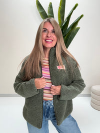 Kuschel Jacke mit Reißverschluss & Patch BE THE REASON FOR SMILES TODAY grün