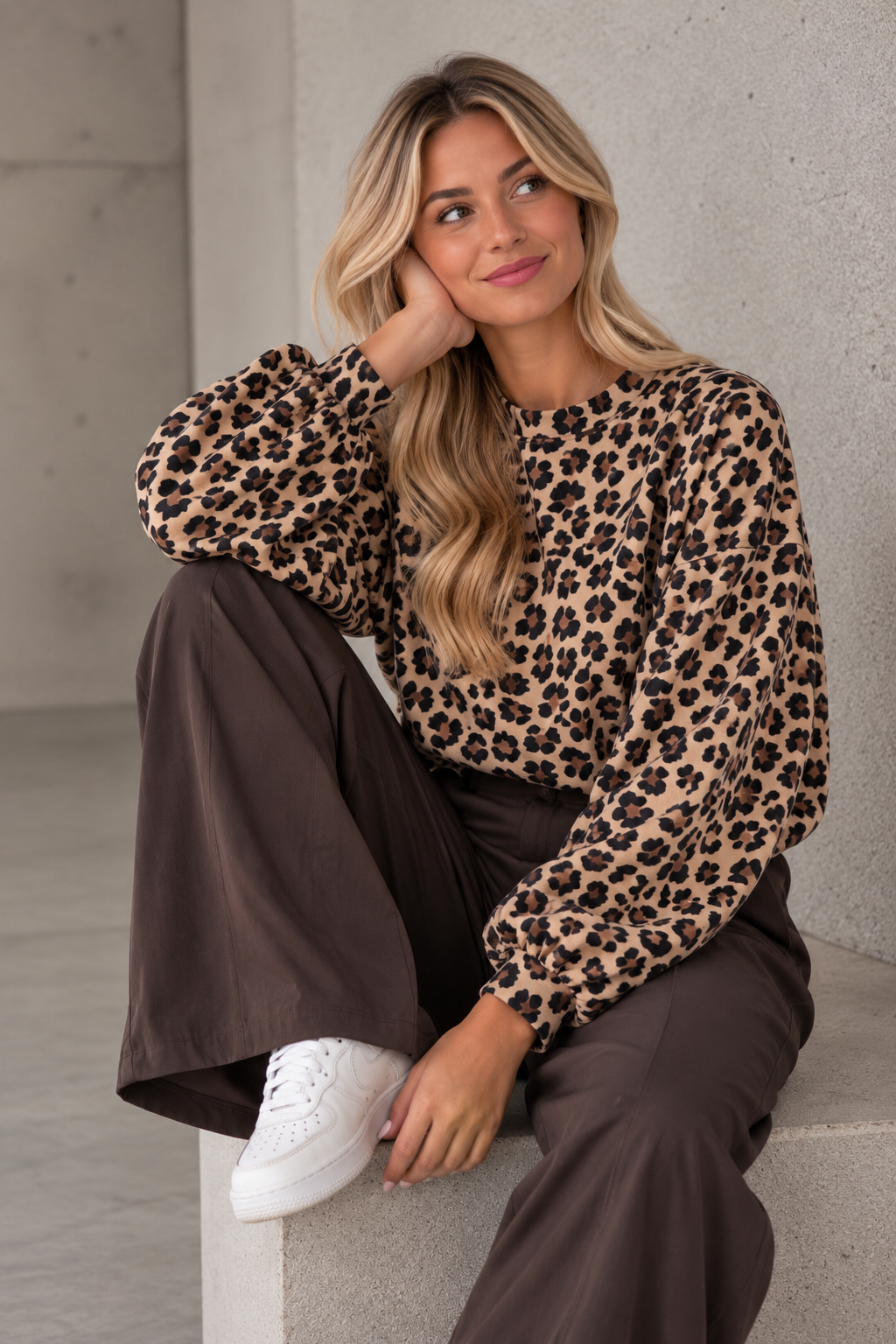 Butterstoff Pullover mit Gummizug unten camel/schwarz LEO
