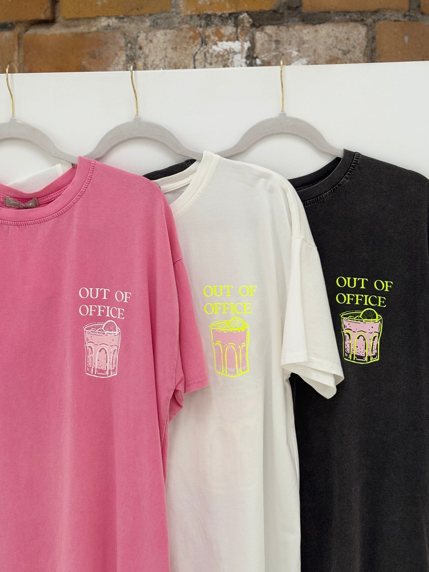 Statement Shirt "OUT OF OFFICE" weiß