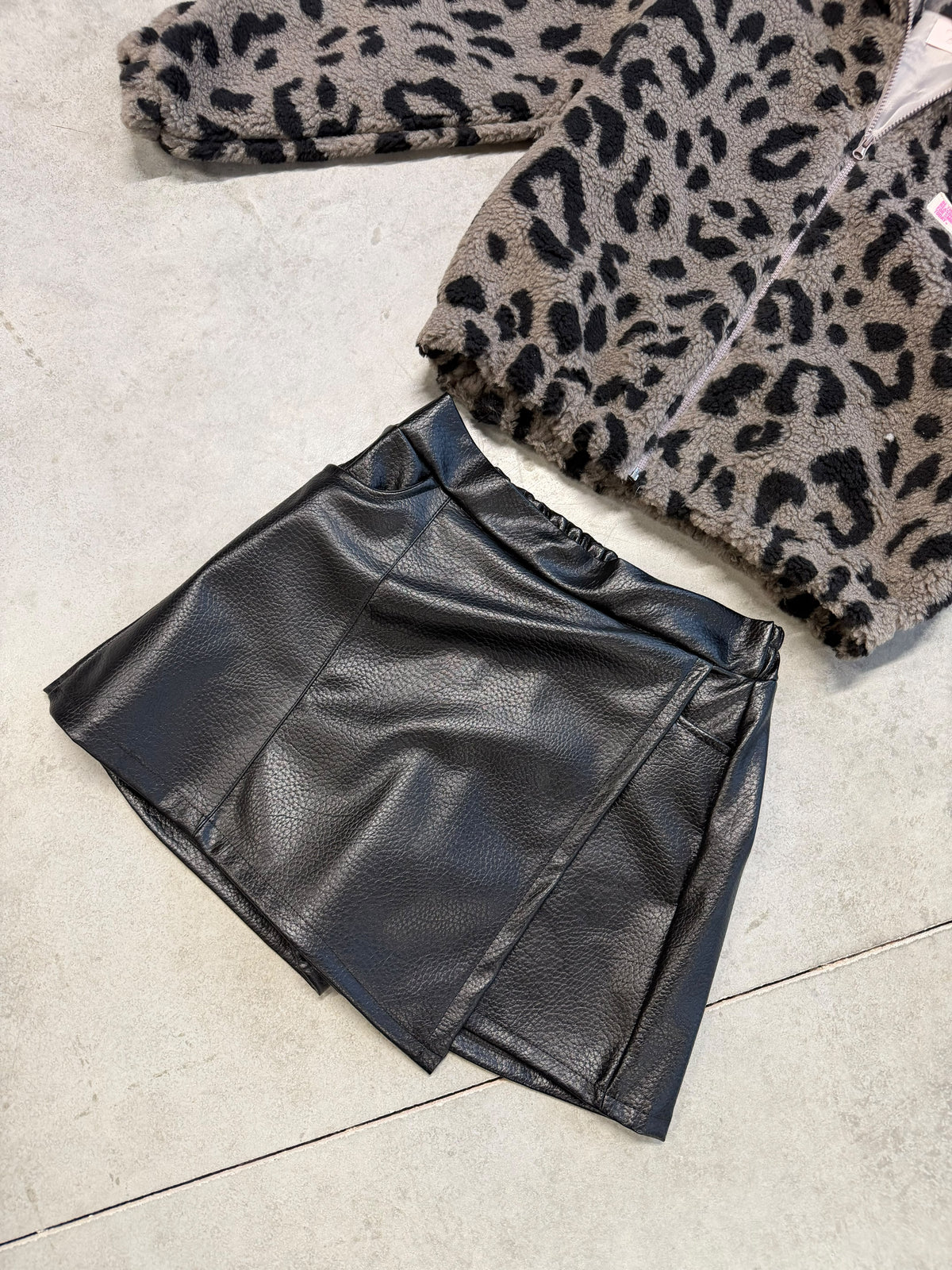 Kuschel Jacke LEO & Patch DRESS FOR YOURSELF taupe/schwarz