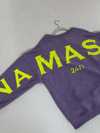 Sweater mit Rückenprint NAMASTE flieder