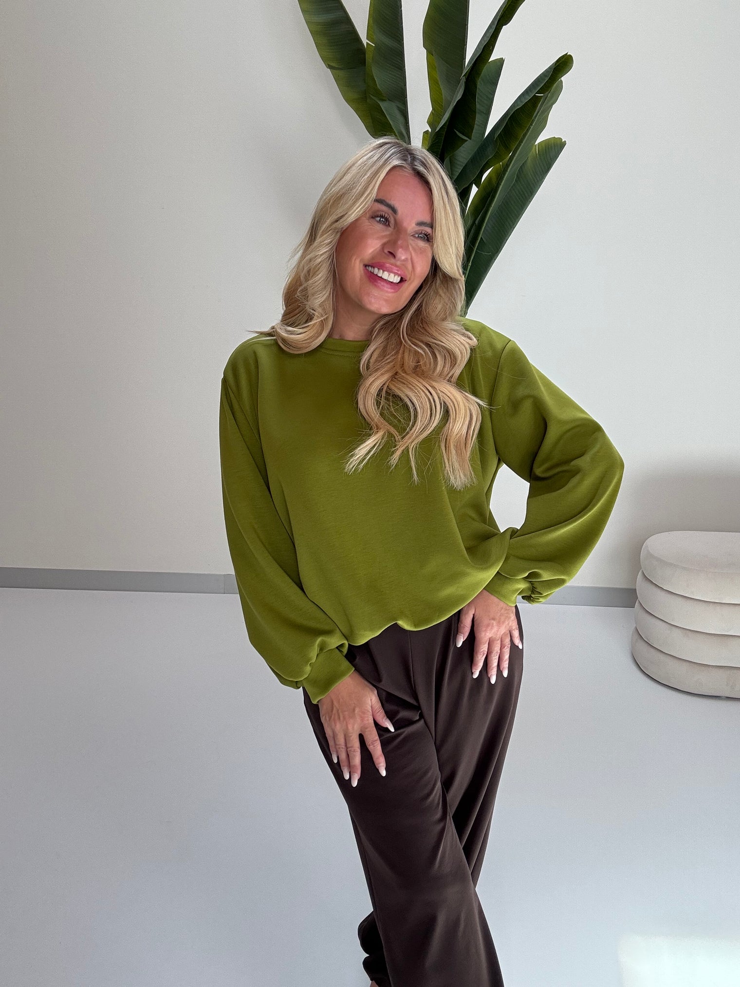 Butterstoff Pullover mit Gummizug unten grün