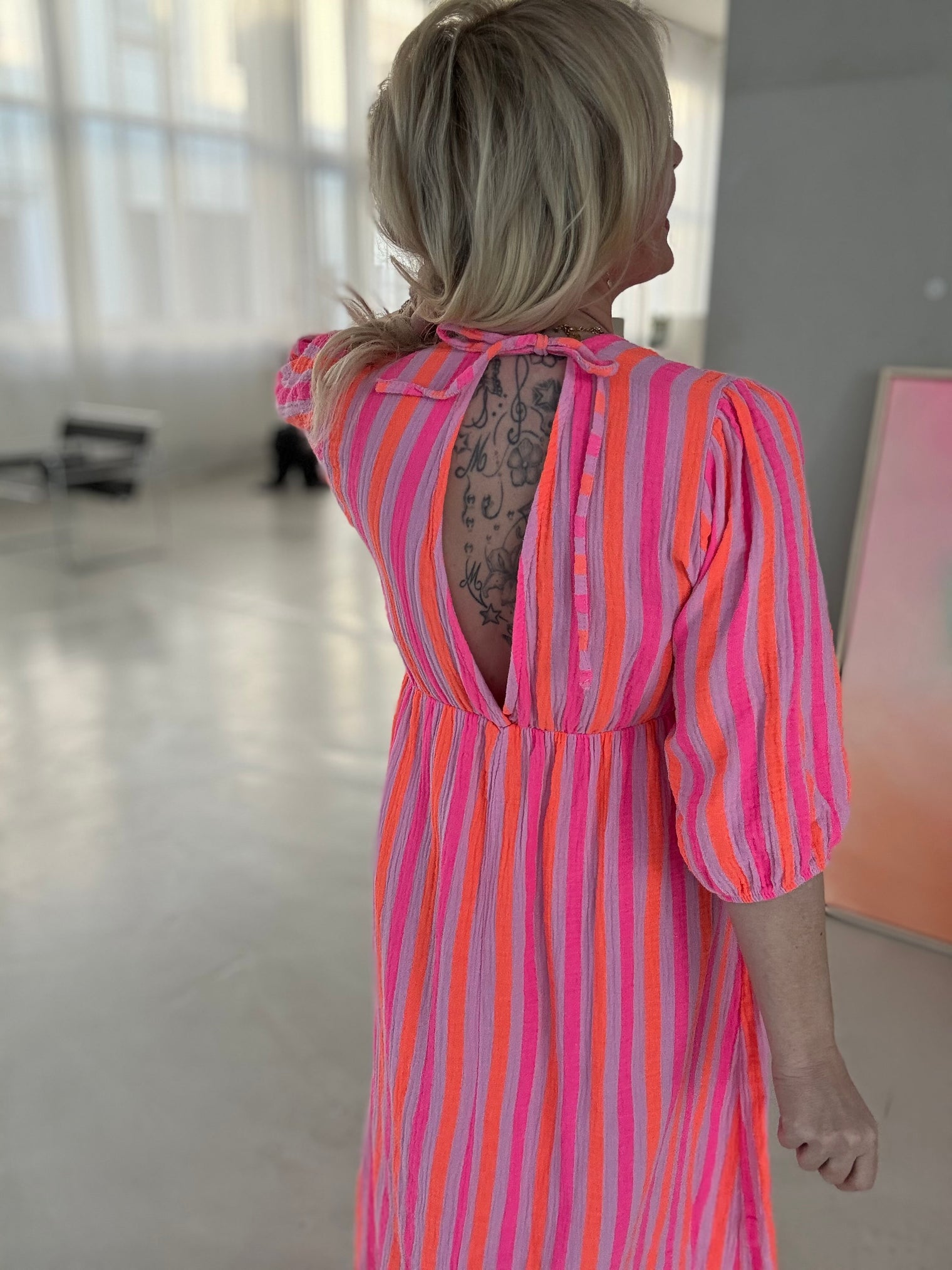 Musselin Kleid rosa NEON Streifen