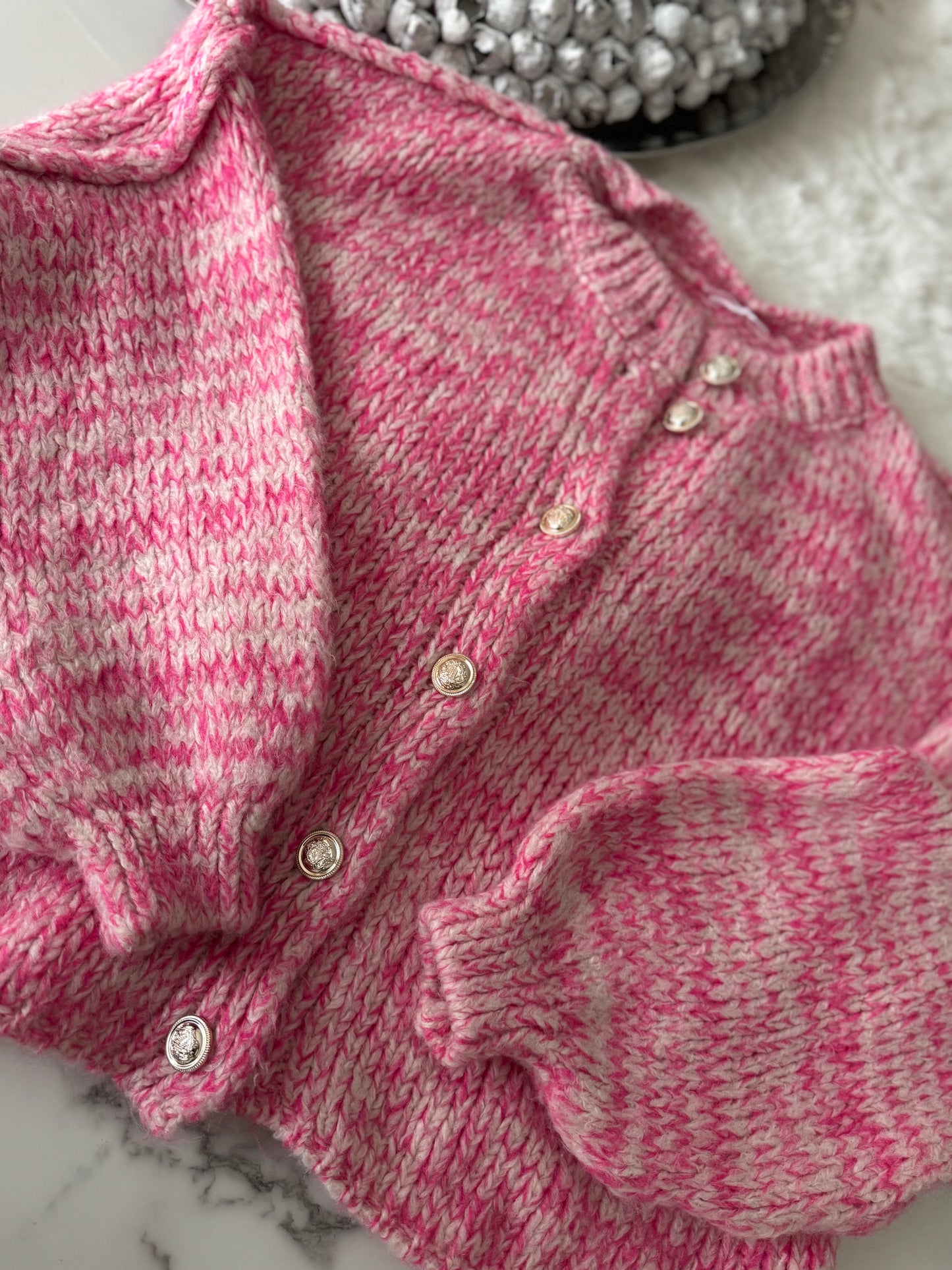 Strickjacke pink weiss mit goldenden Knöpfen 7003-30858