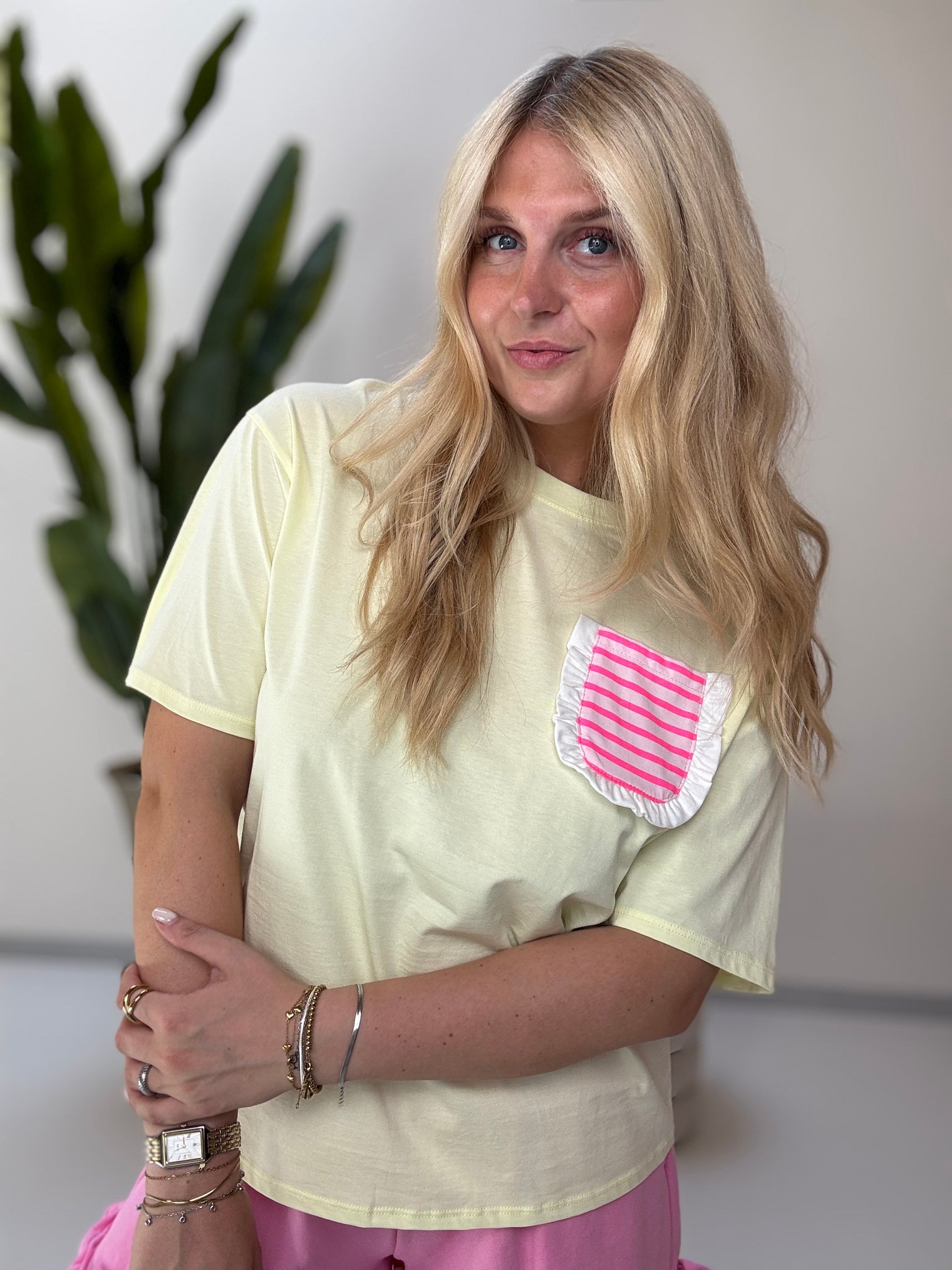 Shirt mit kleiner Brusttasche KISS MY VOLANTS buttermilk lemon