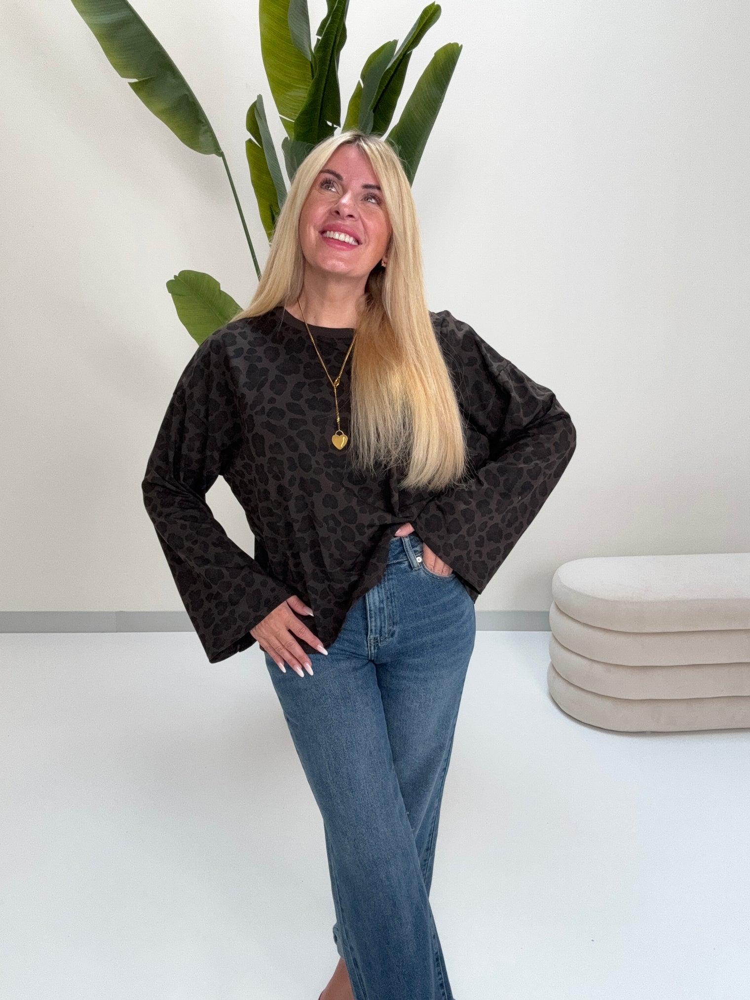 Longsleeve mit leicht ausgestelltem Ärmel dark chocolate LEO schwarz/braun