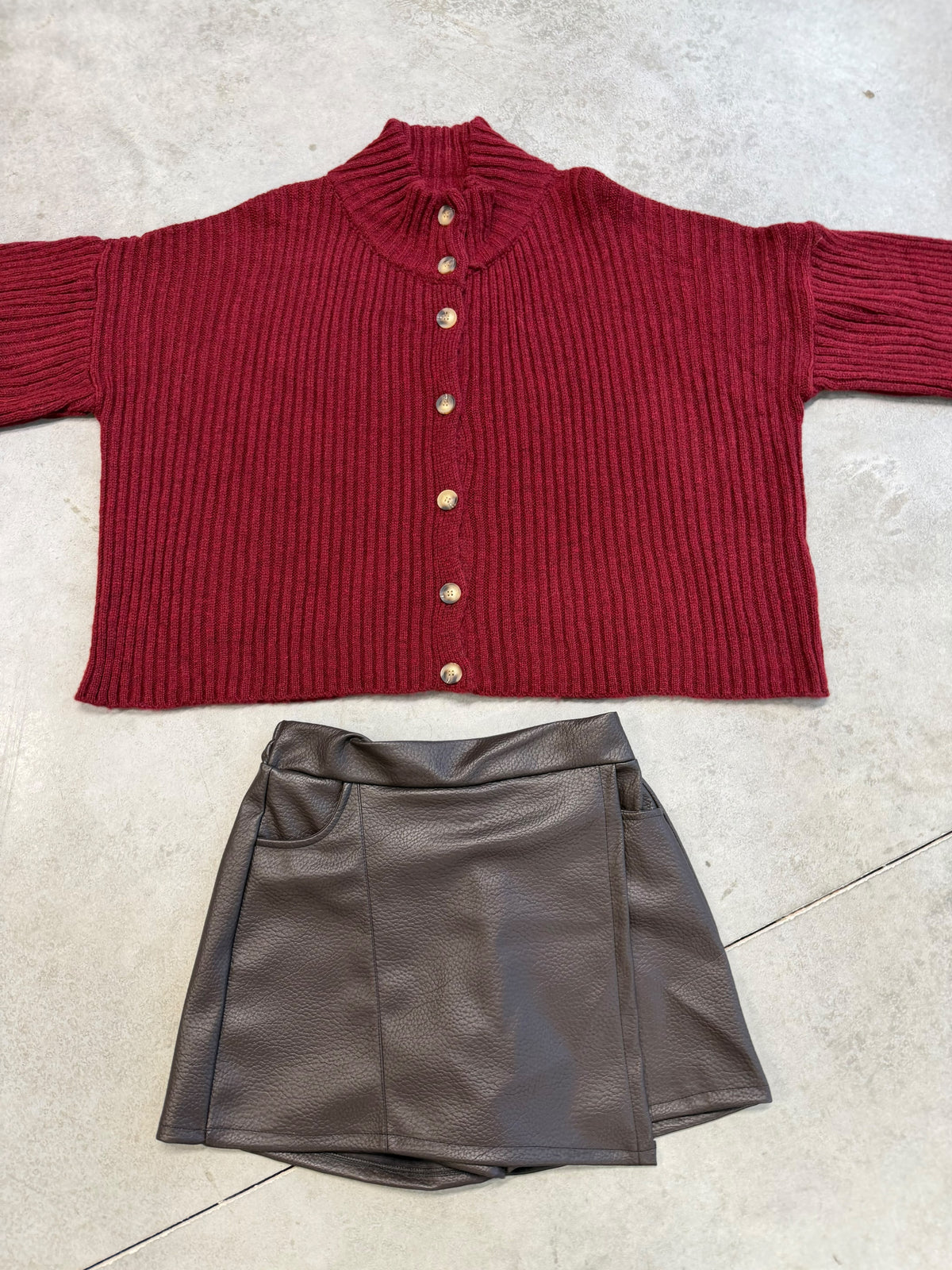Strickjacke mit Knopfleiste burgundy