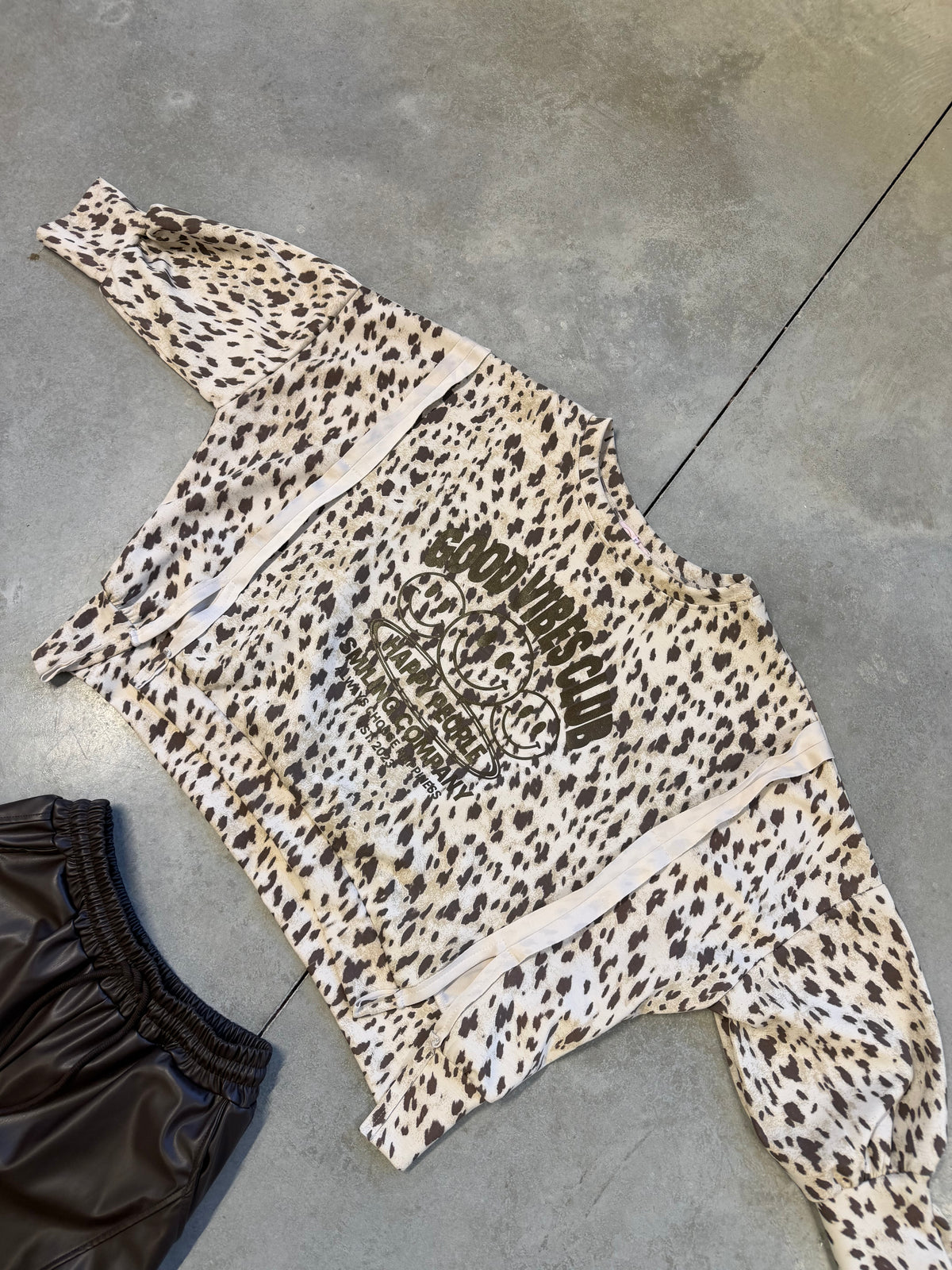 Butterstoff Sweater Good Vibes Club beige/chocolate REH
