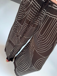 Luftige Sommerhose LUXURY CLEAN GIRL mit Seidenoptik dark chocolate
