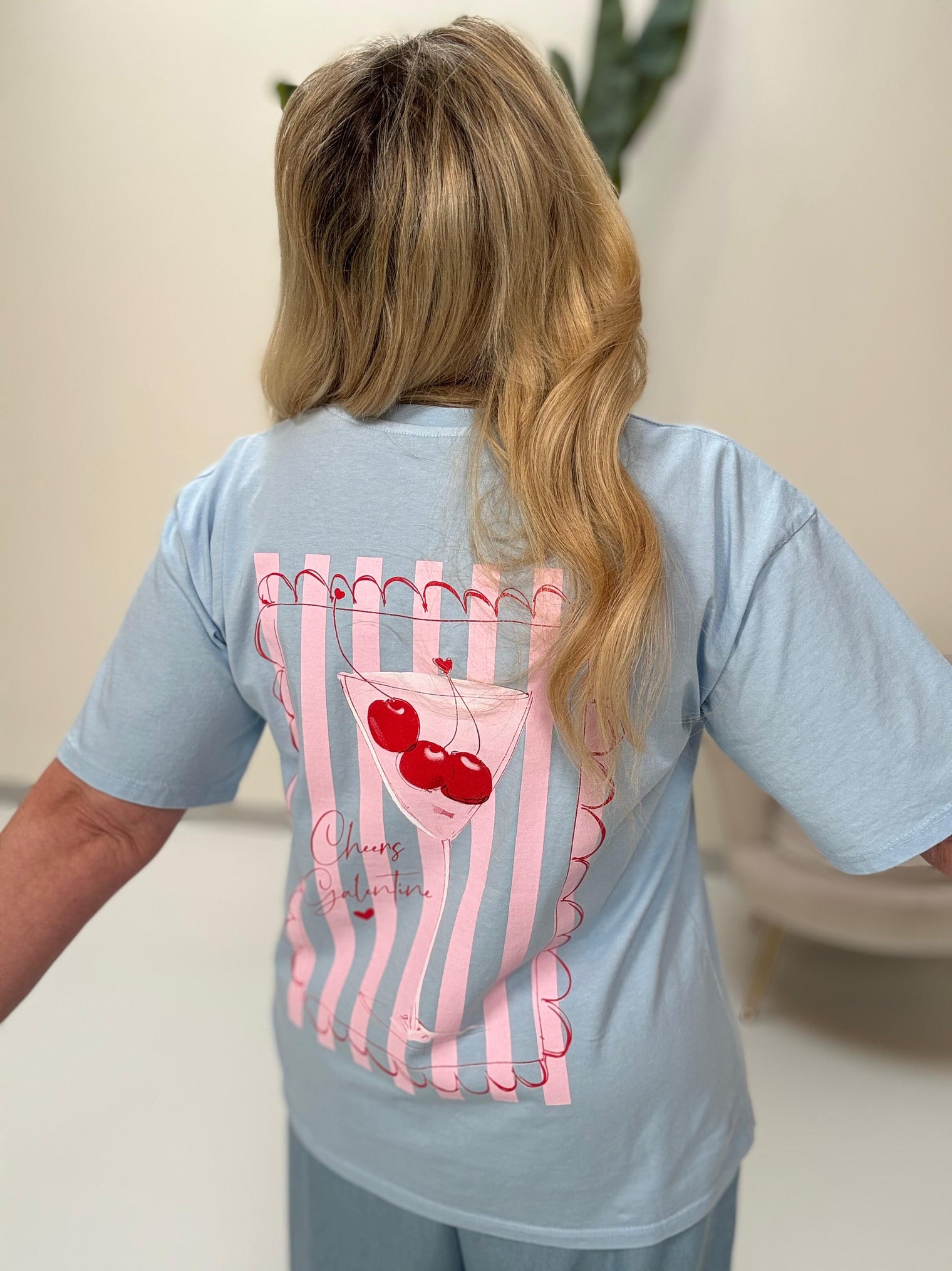 Statement Shirt hellblau CHEERS mit süßem Cocktailglas