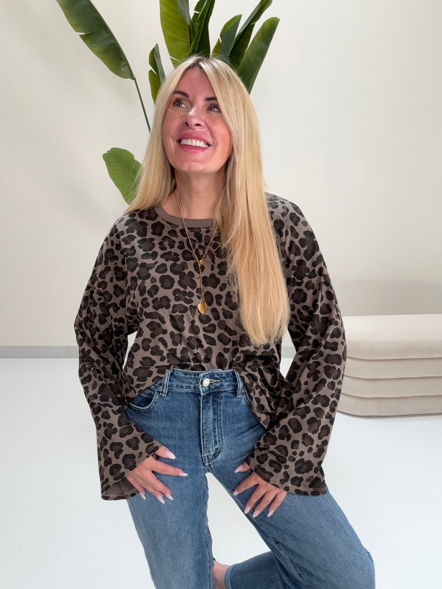 Longsleeve mit leicht ausgestelltem Ärmel taupe LEO schwarz/chocolate