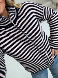 Zipper Strickjacke mit leicht ausgestelltem Ärmel navy/cremeweiß