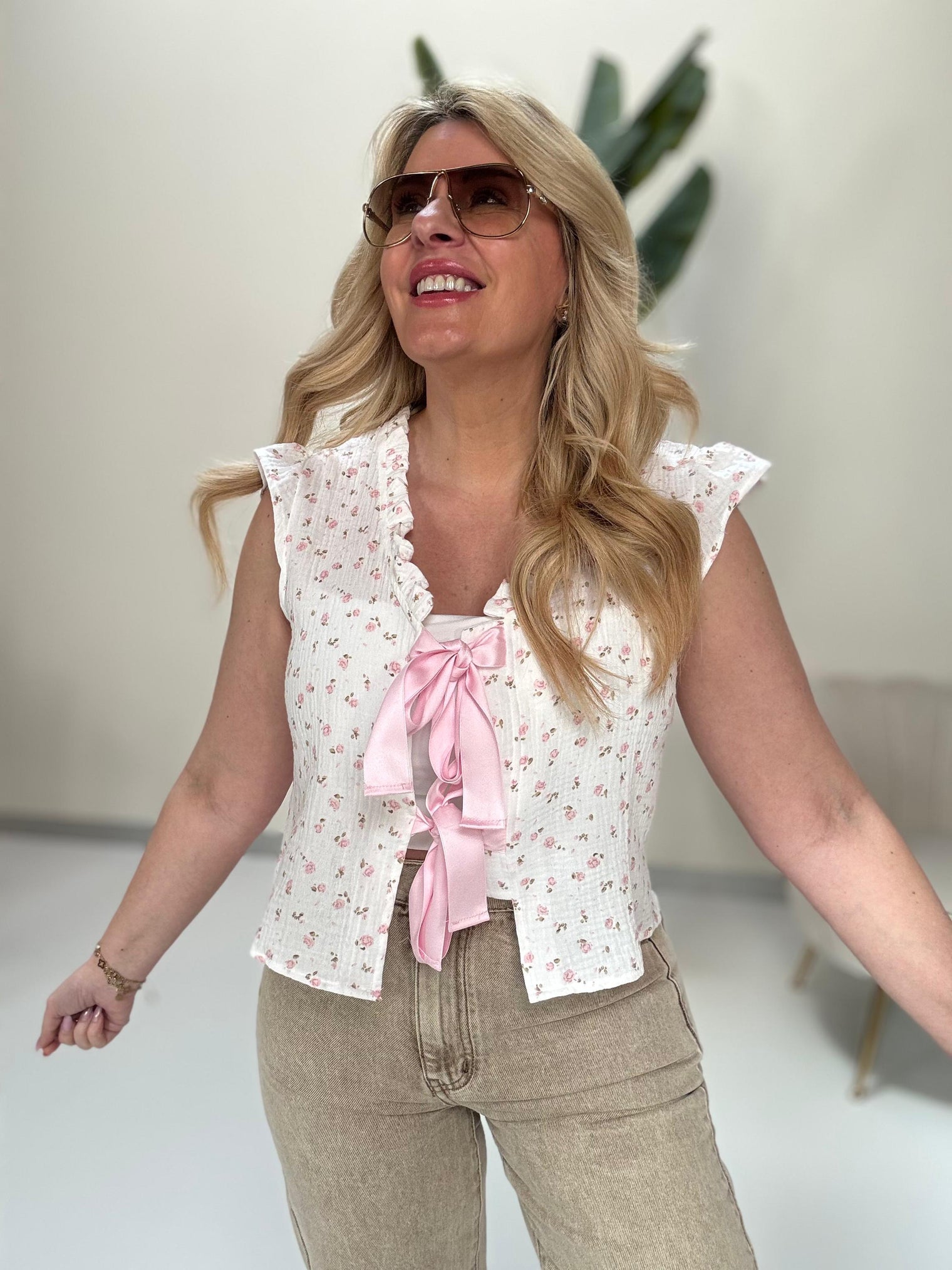 Ärmellose Bluse weiß ROMANTIC LOVER mit kleinen Blümchen