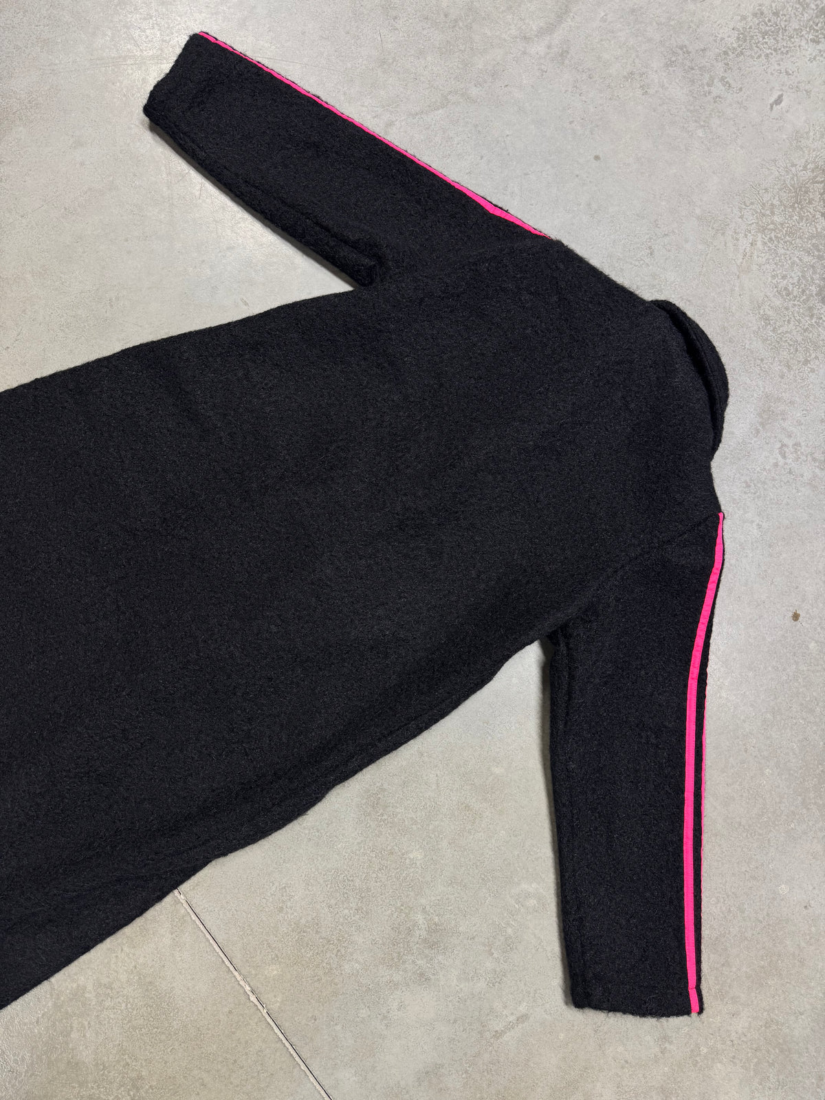 Mantel SPORTY COZYNESS schwarz/pink mit seitlichen Streifen