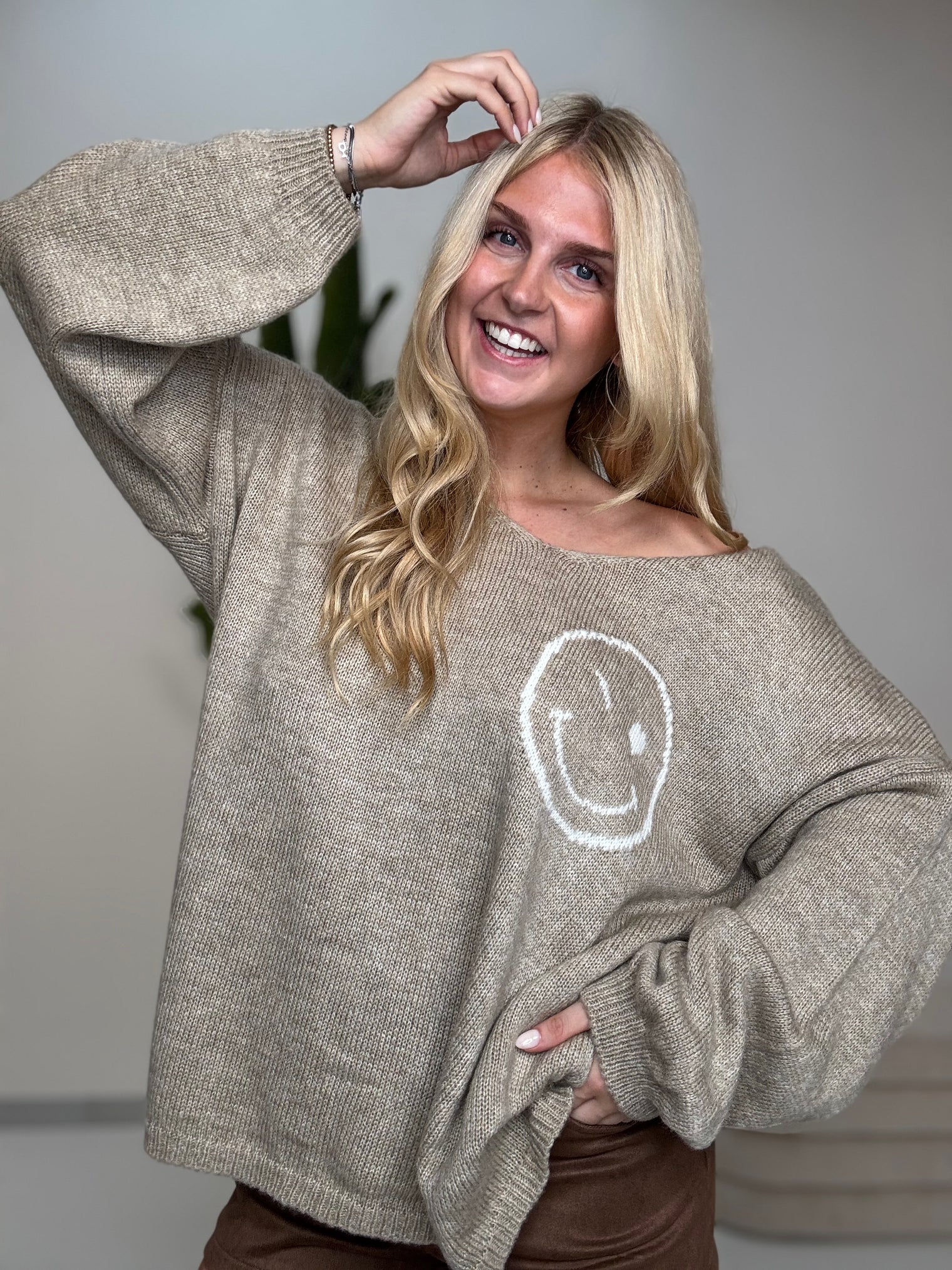 Oversize Strickpullover mit Smiley&Rückenprint beige/creme