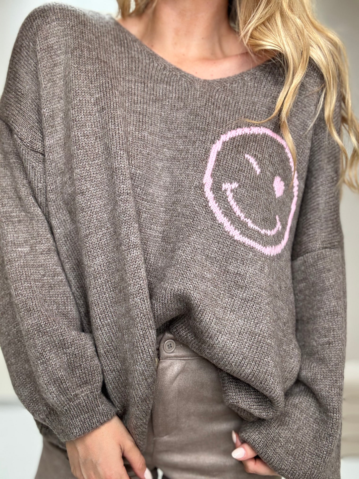 Oversize Strickpullover mit Smiley&Rückenprint taupe/rosa