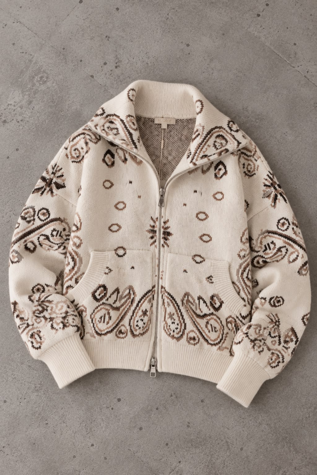 Zipper Strickjacke mit angesagtem Paisleymuster beige