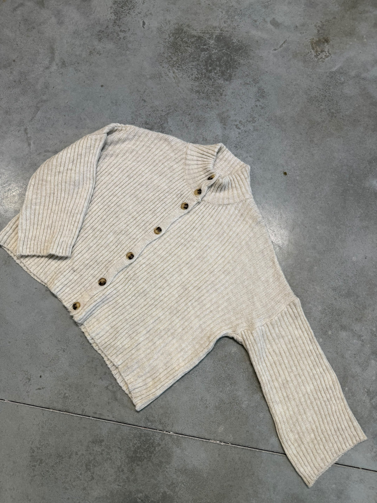 Strickjacke mit Knopfleiste creme