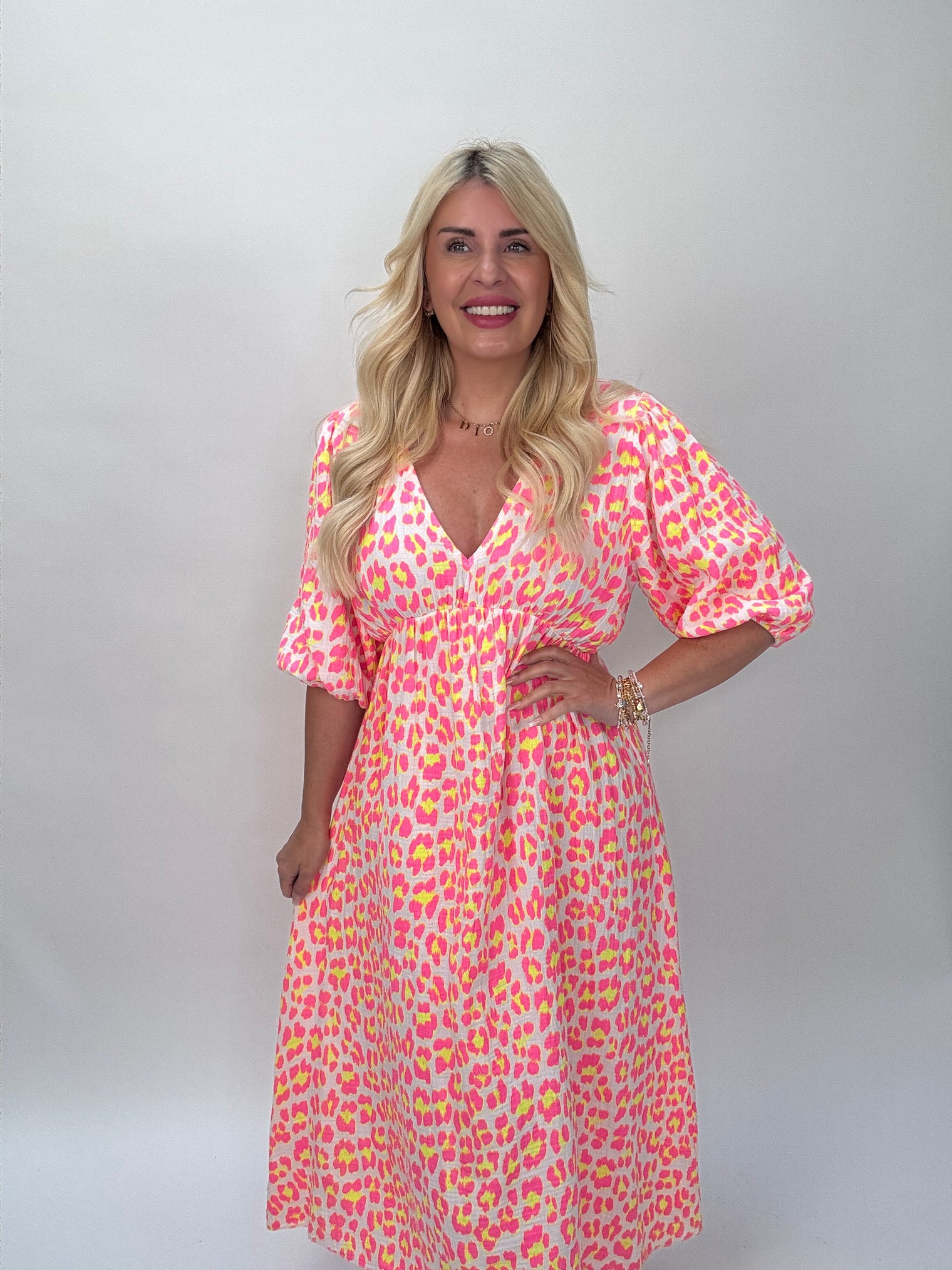 Musselin Kleid Hot weiß LEO POWER hot pink/gelb