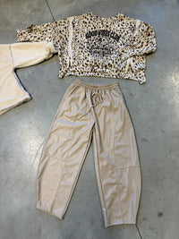 Butterstoff Sweater Good Vibes Club beige/chocolate REH
