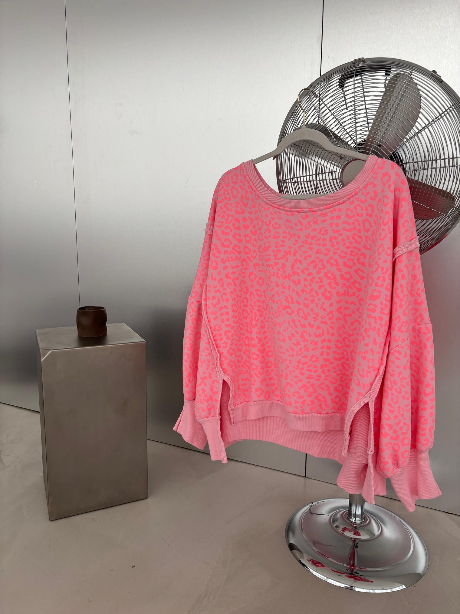 Sweater super weich rosa Leo Neon Pink