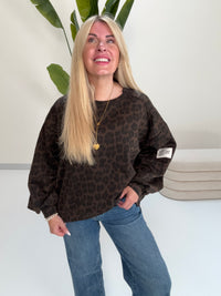 Butterstoff Sweater mit Patch am Ärmel dark chocolate LEO schwarz/taupe
