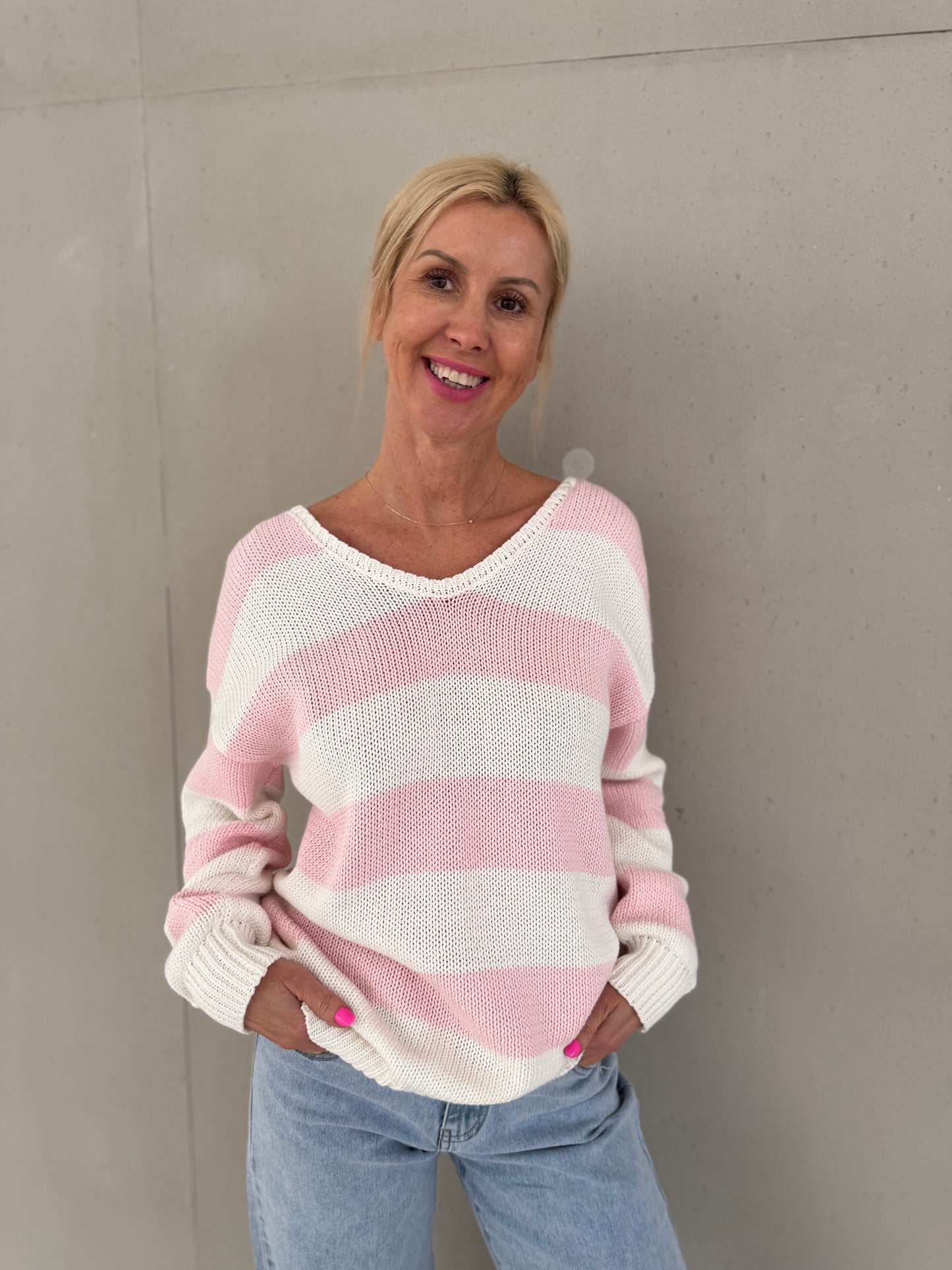 V-Ausschnitt Pullover creme/rosa gestreift