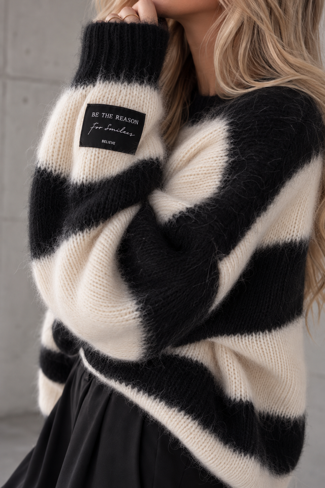 Strickpullover mit Patch schwarz/creme