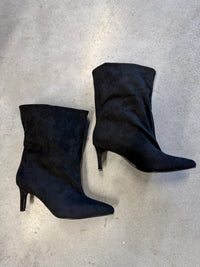 Velours Stiefelette mit kurzem Schaft schwarz