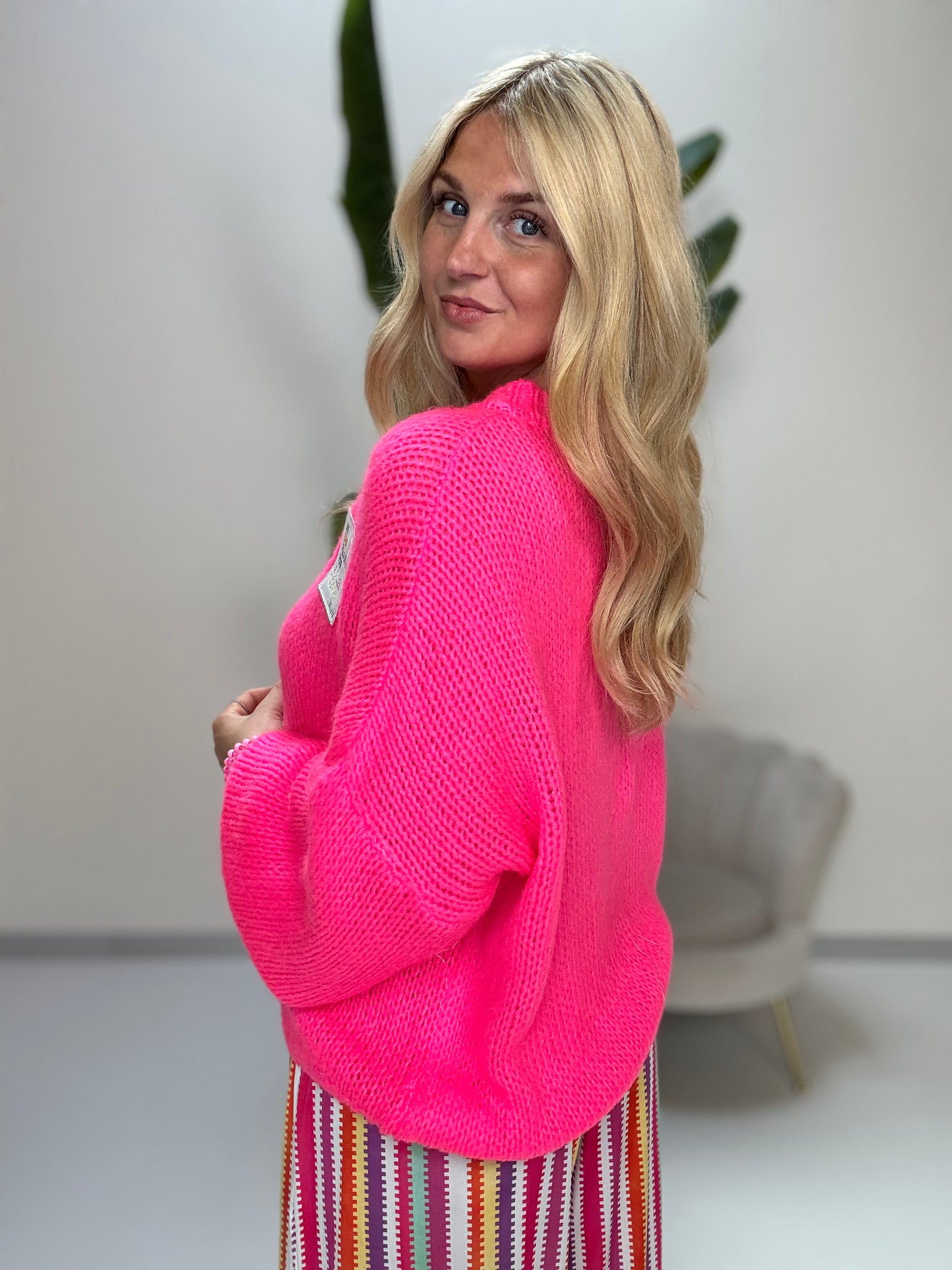 Sommer Strickjacke mit Patch BE THE REASON FOR SMILES TODAY  hot pink