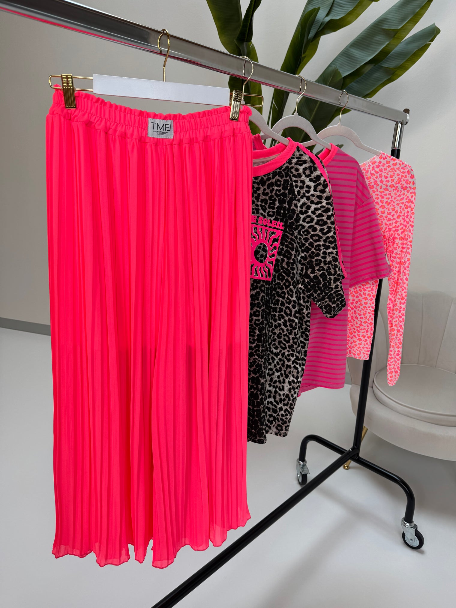 Signature Plisseehose hot pink mit Patch