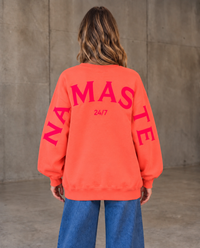 Sweater mit Rückenprint NAMASTE hot peach
