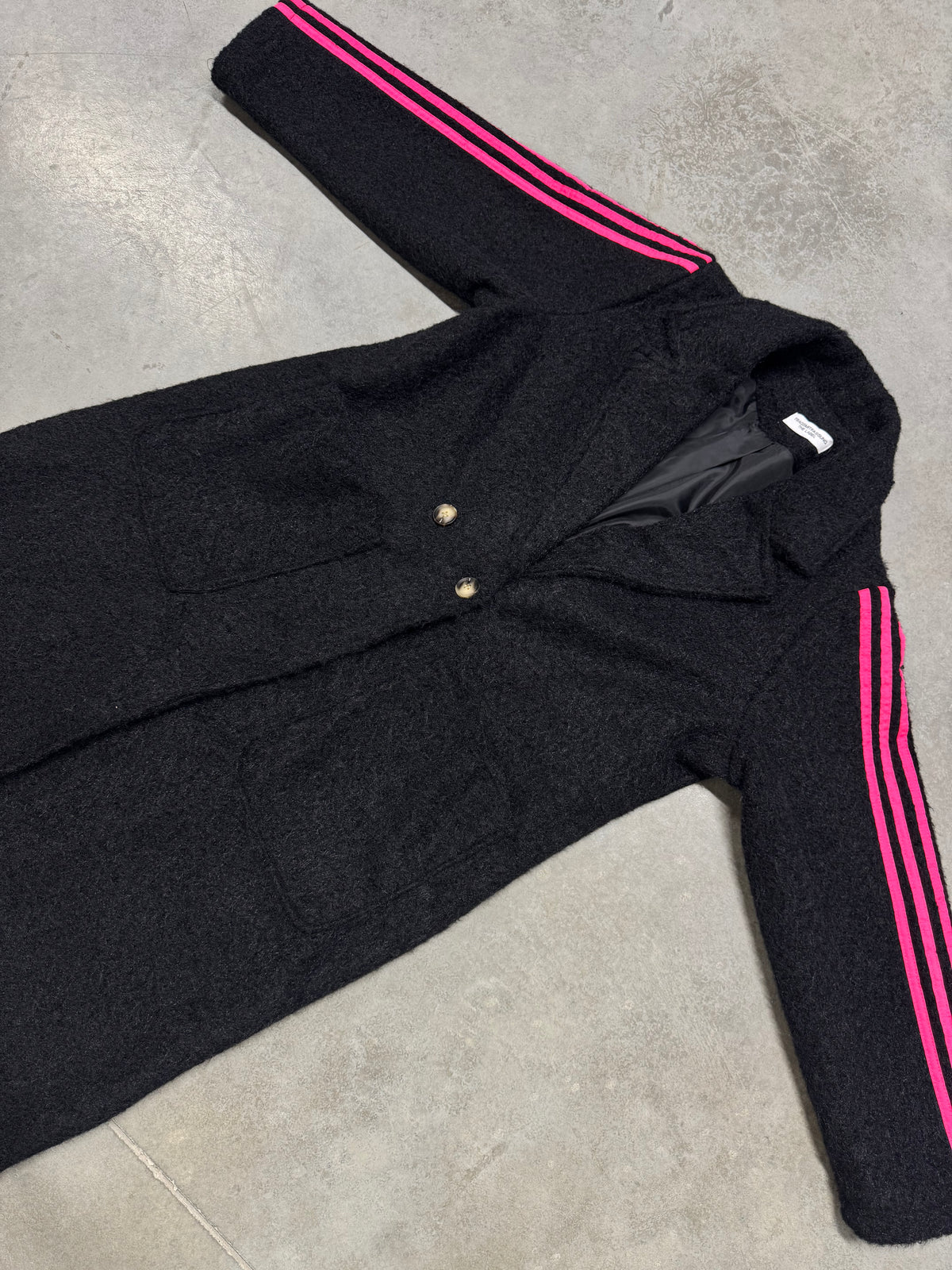 Mantel SPORTY COZYNESS schwarz/pink mit seitlichen Streifen