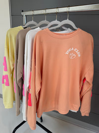 Premium Sweater YOGA CLUB mit Rückenprint