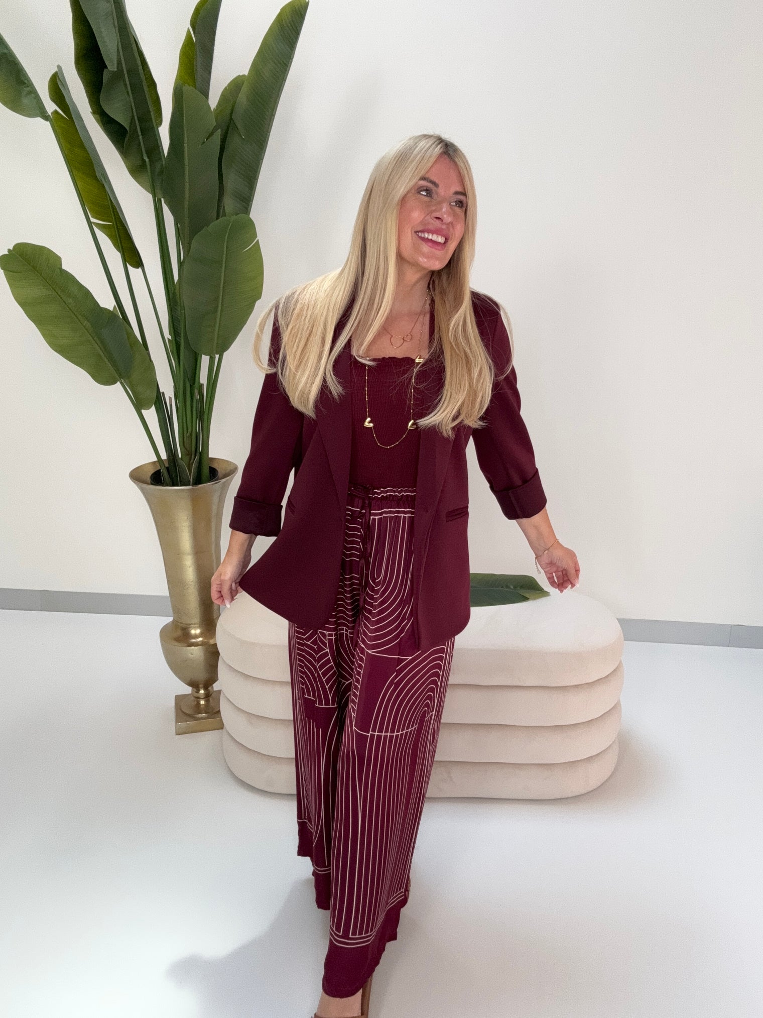 Luftige Sommerhose LUXURY CLEAN GIRL mit Seidenoptik burgundy