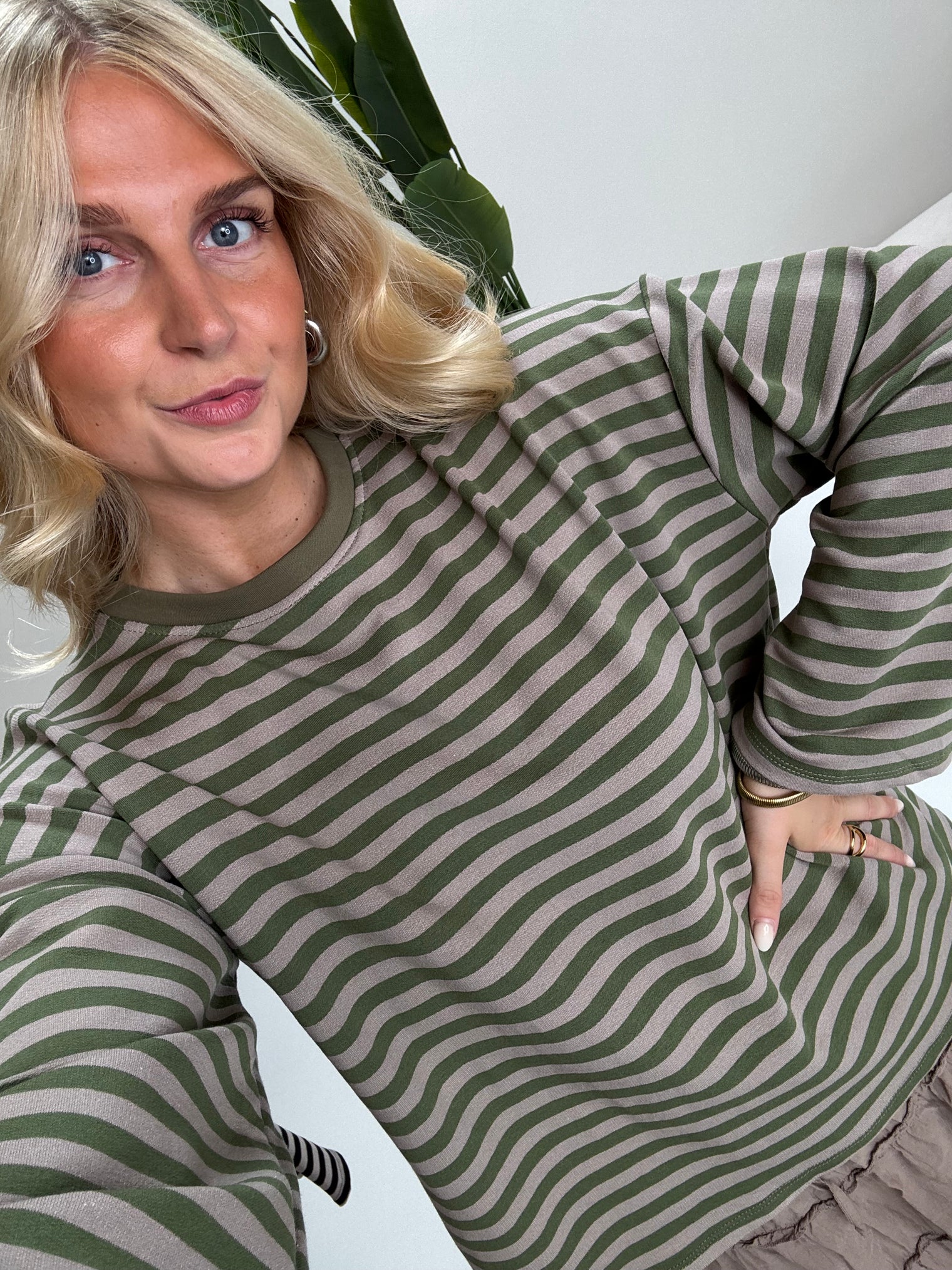 Longsleeve mit leicht ausgestelltem Ärmel STRIPES hell-/dunkelgrün