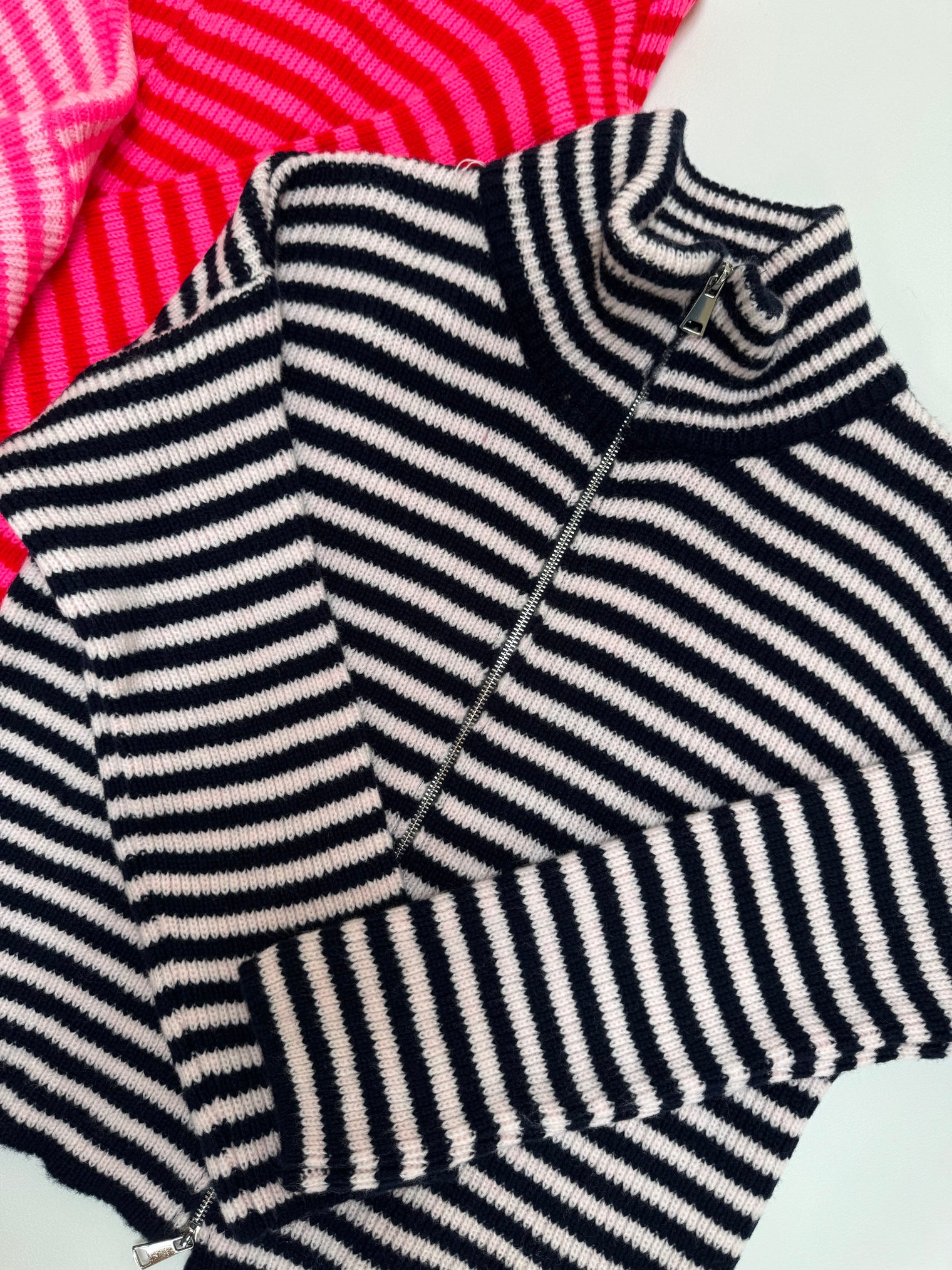 Zipper Strickjacke mit leicht ausgestelltem Ärmel navy/cremeweiß
