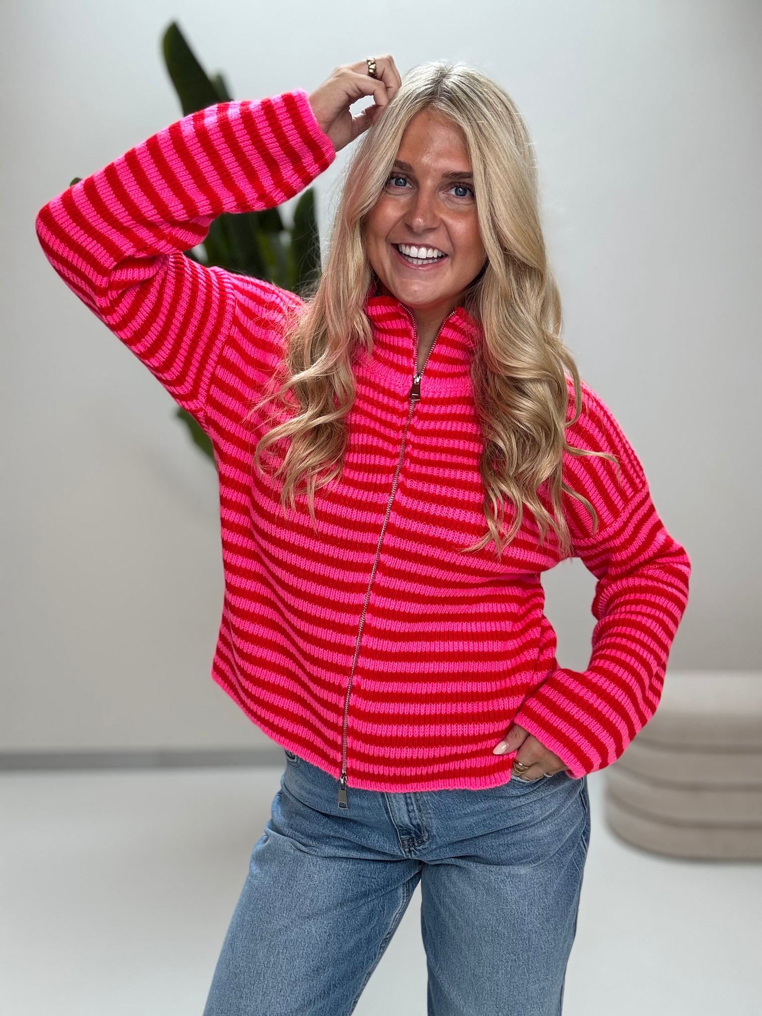 Zipper Strickjacke mit leicht ausgestelltem Ärmel pink/rot
