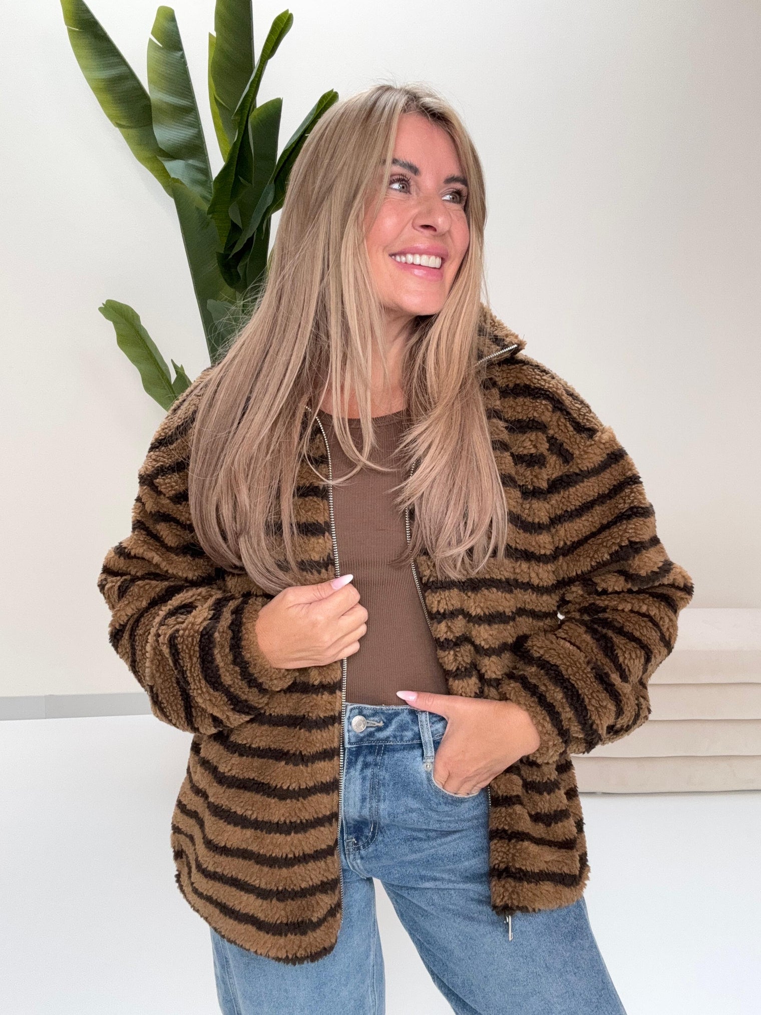 Teddy Jacke mit Reißverschluss toffee/dark chocolate gestreift