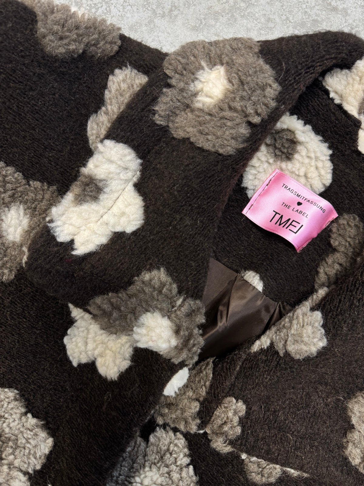 Jacke FLEUR DE LUXE mit 3D-Blütenapplikation chocolate