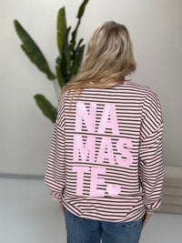 Sweater mit Rückenprint hellrosa/coffee geringelt NAMASTE
