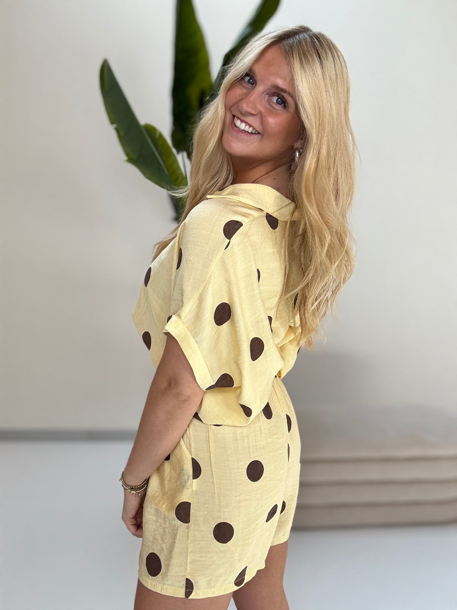 Leichte Sommer Shorts buttermilk lemon BIG POLKA DOTS coffee