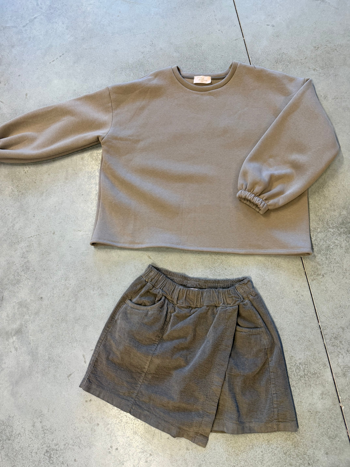 Sweater mit Rückenprint COFFEE taupe