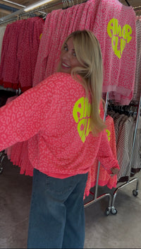 Sweater mit Rückenprint AMOR CLUB hot fuchsia leo