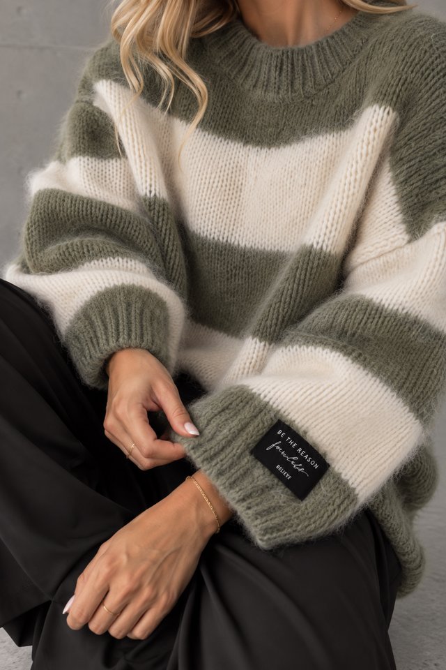 Strickpullover mit Patch khaki/creme