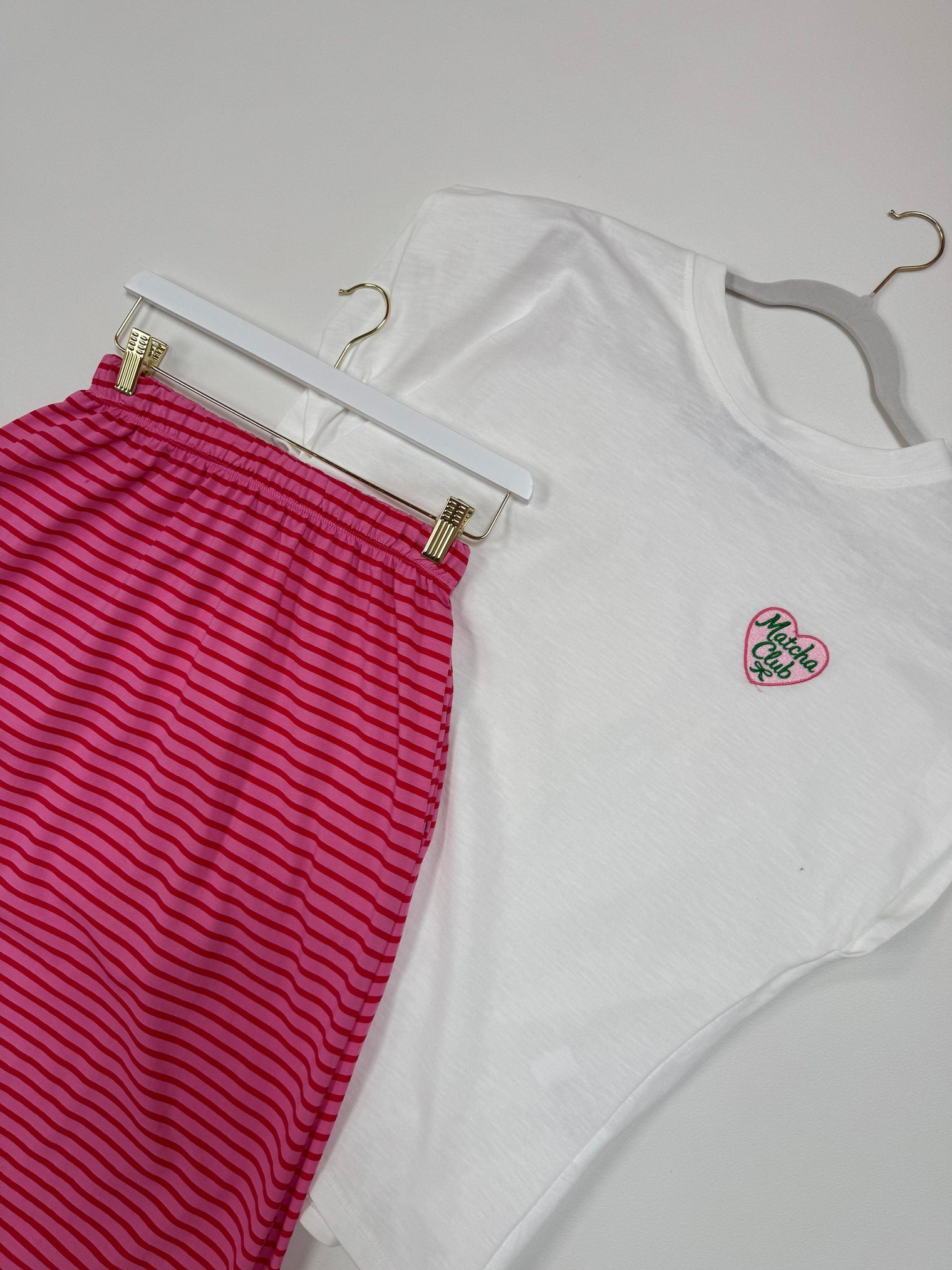 Statement Shirt weiß MATCHA CLUB mit gesticktem Herz